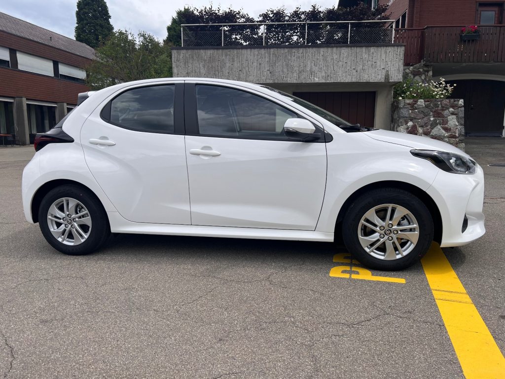 TOYOTA YARIS 1.5 VVT-i HSD Comfort, Voll-Hybrid Benzin/Elektro, Neuwagen, Automatik - 4