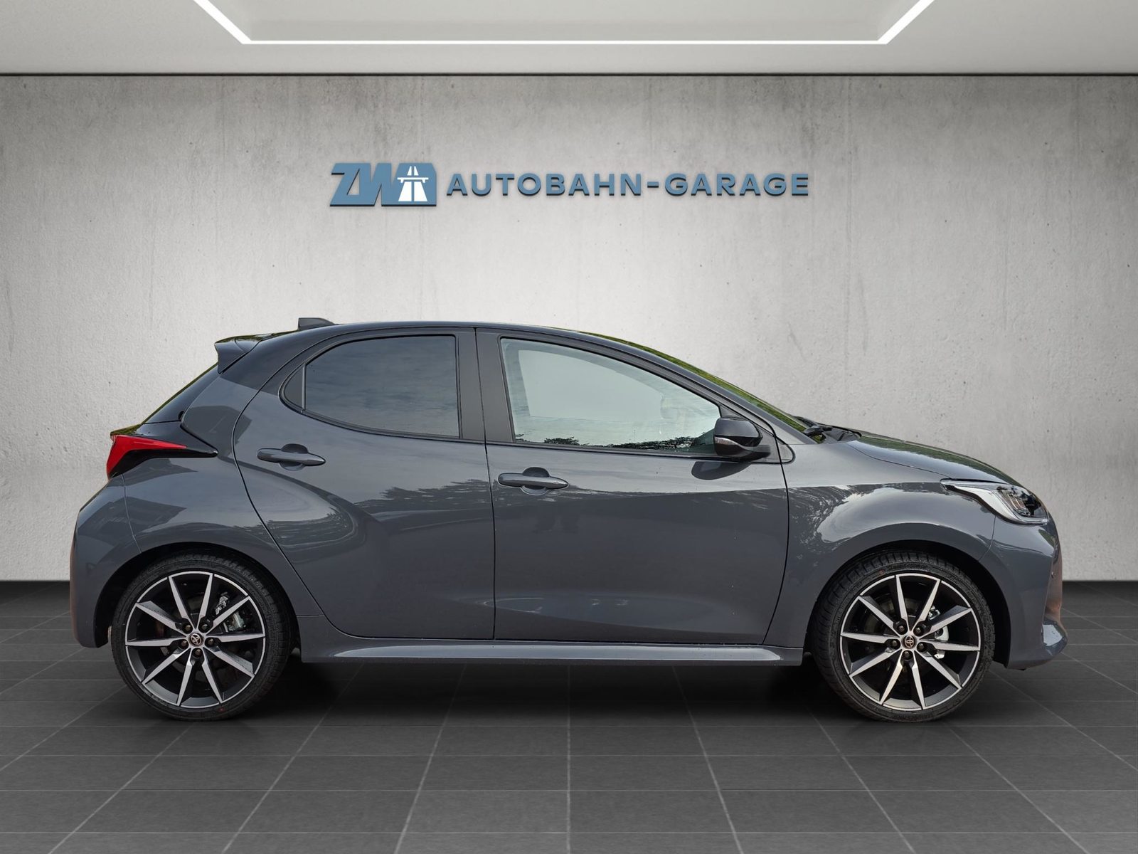 TOYOTA Yaris 1.5 VVT-i HSD GR Sport, Full-Hybrid Petrol/Electric, New car, Automatic - 6