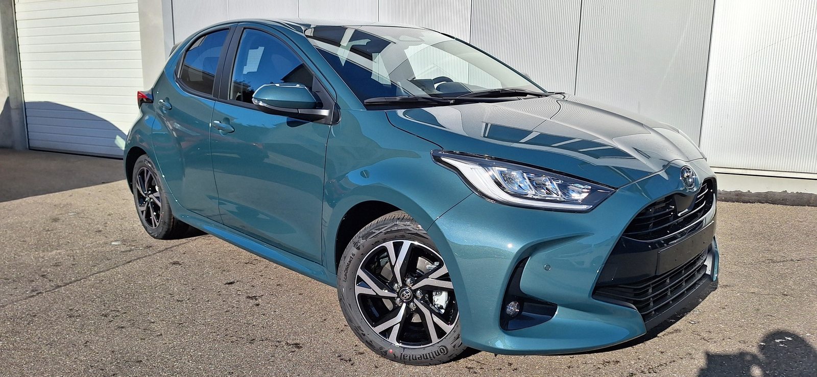 TOYOTA Yaris 1.5 VVT-i HSD Trend, Full-Hybrid Petrol/Electric, New car, Automatic - 4