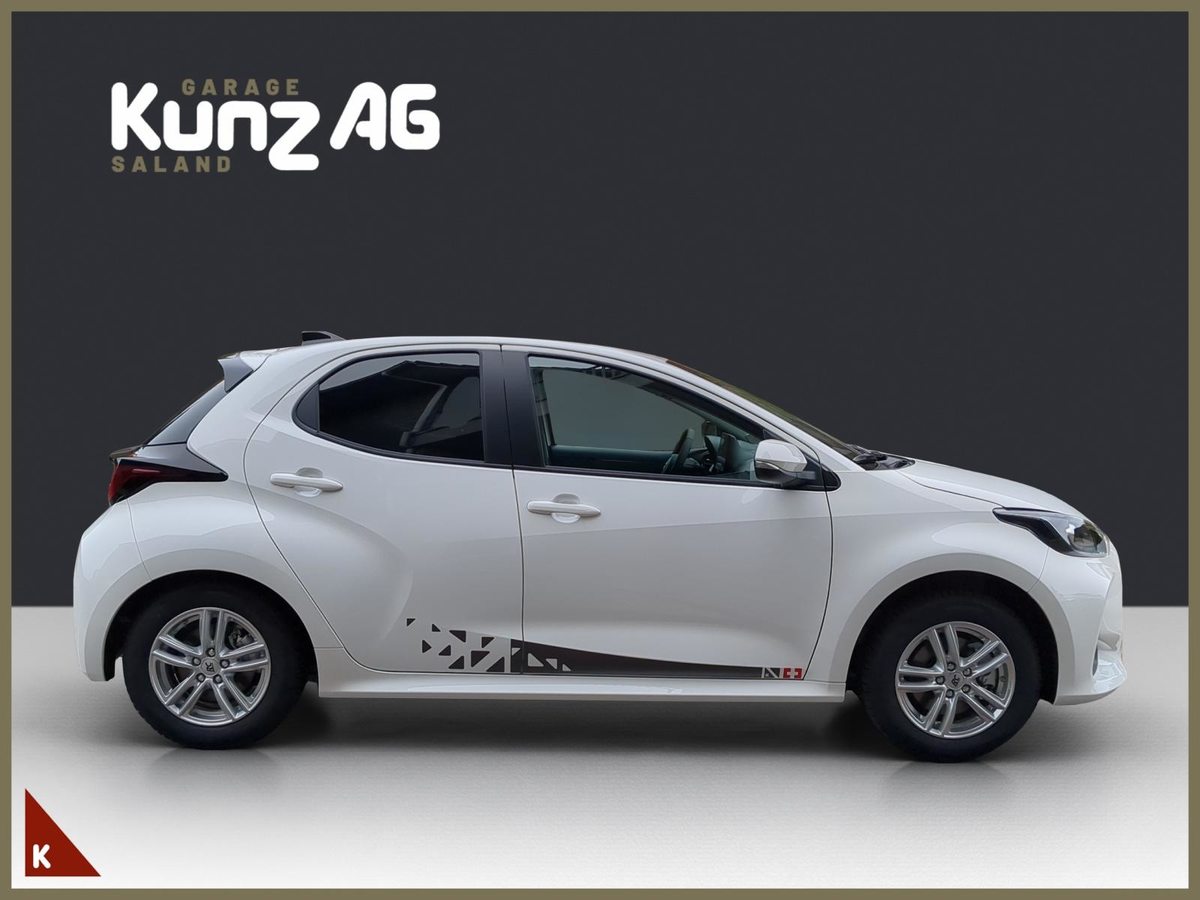 TOYOTA Yaris 1.5 VVT-i HSD Comfort KUNZ“’EDITION Paket (im Wert von, Voll-Hybrid Benzin/Elektro, Neuwagen, Automat - 7