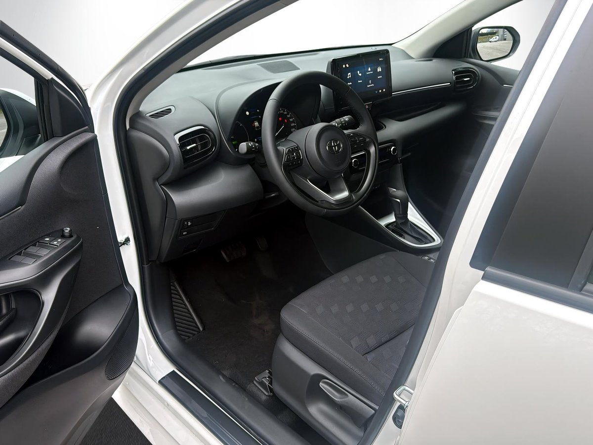 TOYOTA Yaris 1.5 VVT-i HSD Comfort, Hybride Intégral Essence/Électricité, Voiture nouvelle, Automatique - 7