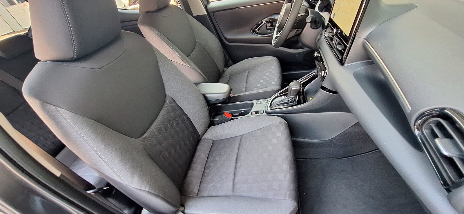 TOYOTA Yaris 1.5 VVT-i HSD Trend, Voll-Hybrid Benzin/Elektro, Neuwagen, Automatik - 7