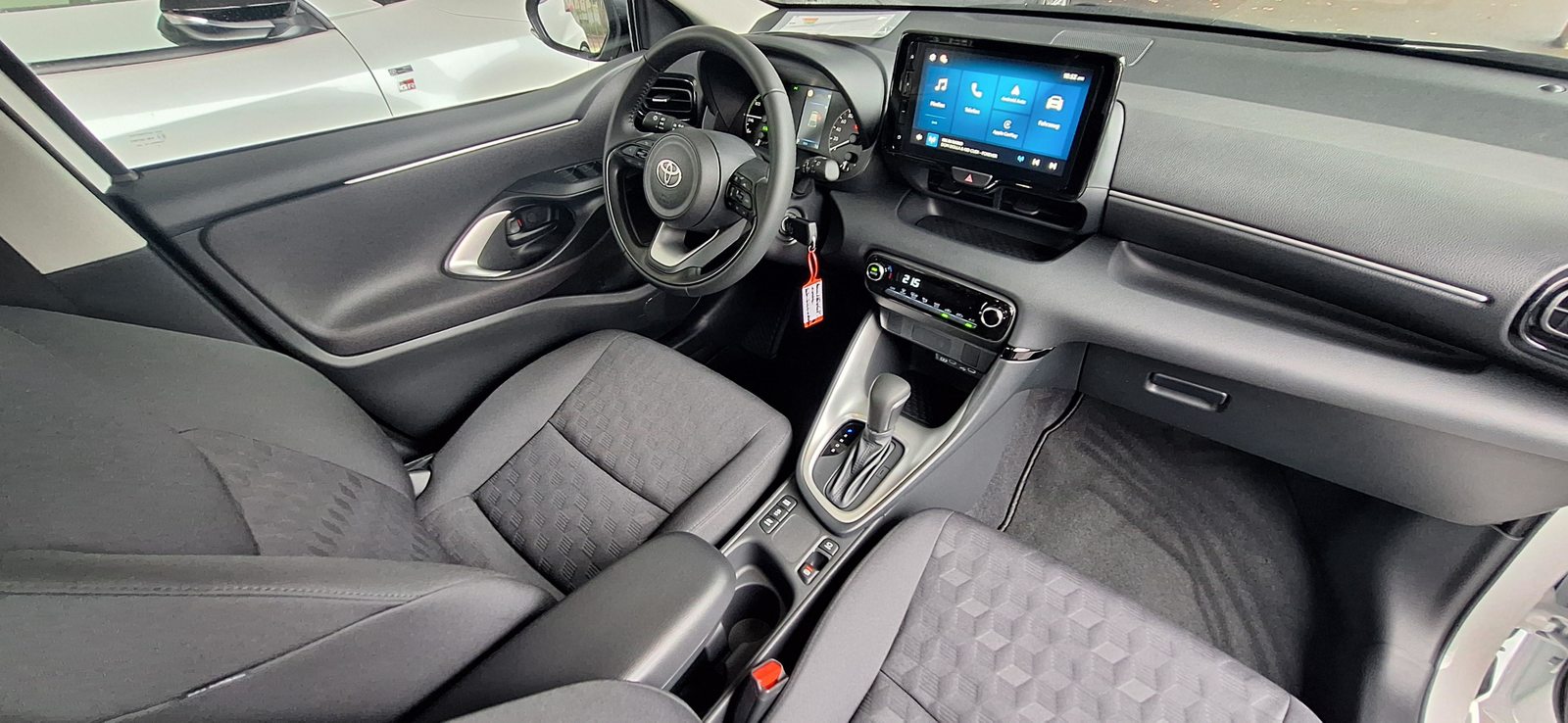 TOYOTA Yaris 1.5 VVT-i HSD Comfort, Voll-Hybrid Benzin/Elektro, Neuwagen, Automat - 6