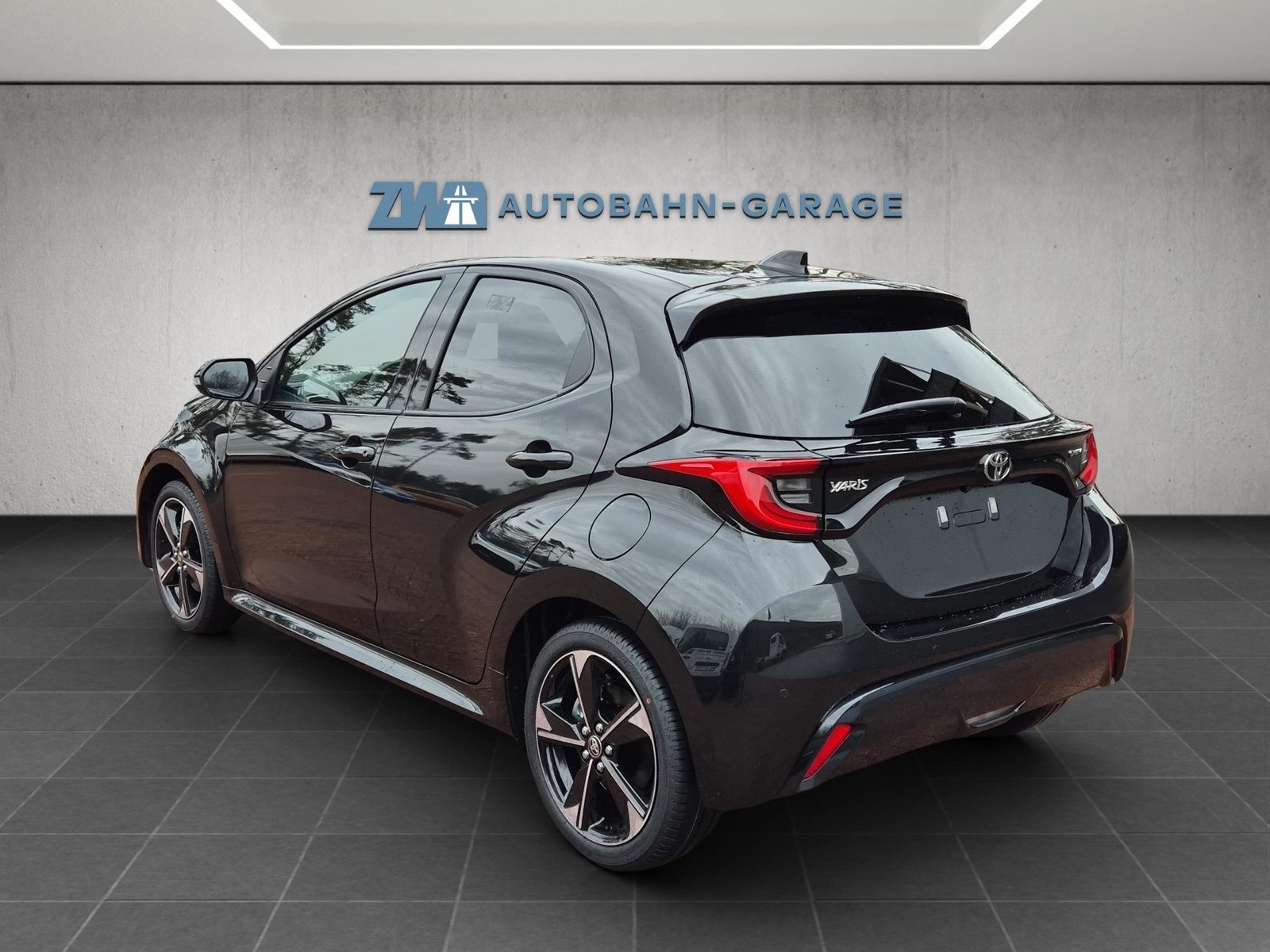 TOYOTA Yaris 1.5 VVT-i HSD Premium, Full-Hybrid Petrol/Electric, New car, Automatic - 3