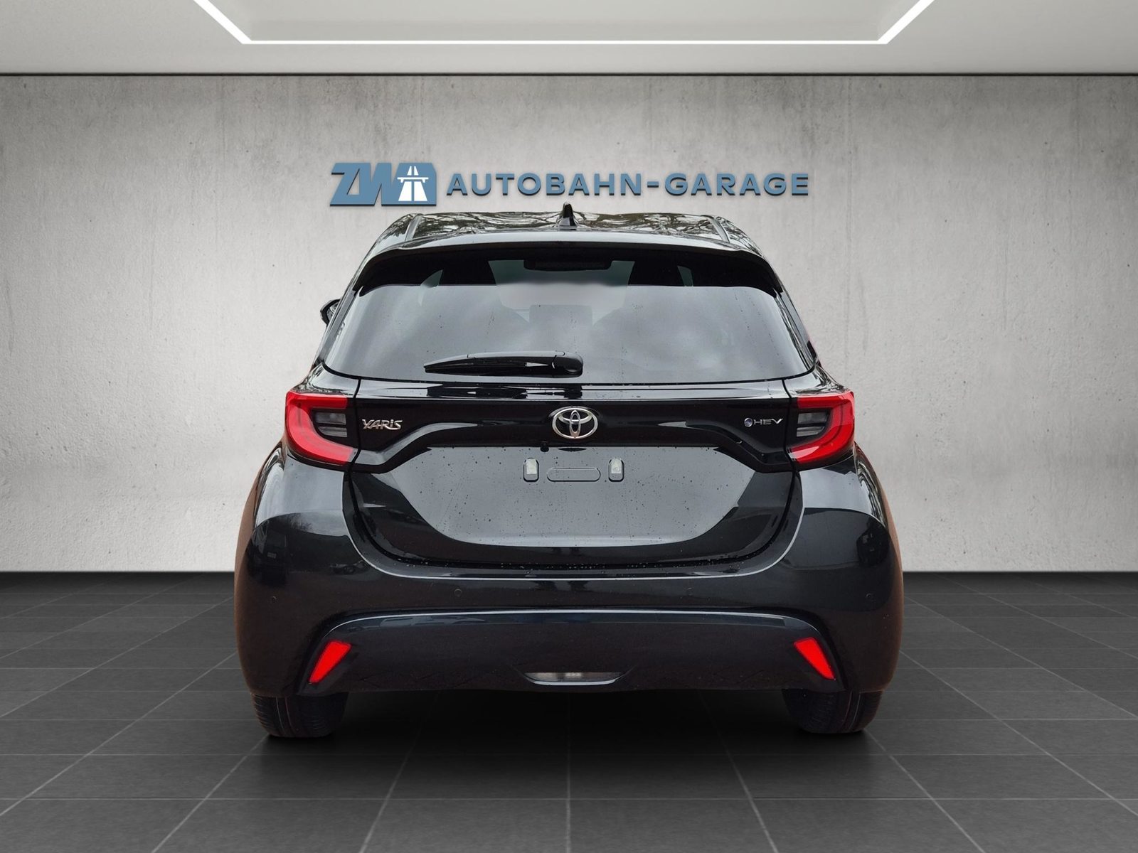 TOYOTA Yaris 1.5 VVT-i HSD Premium, Full-Hybrid Petrol/Electric, New car, Automatic - 4