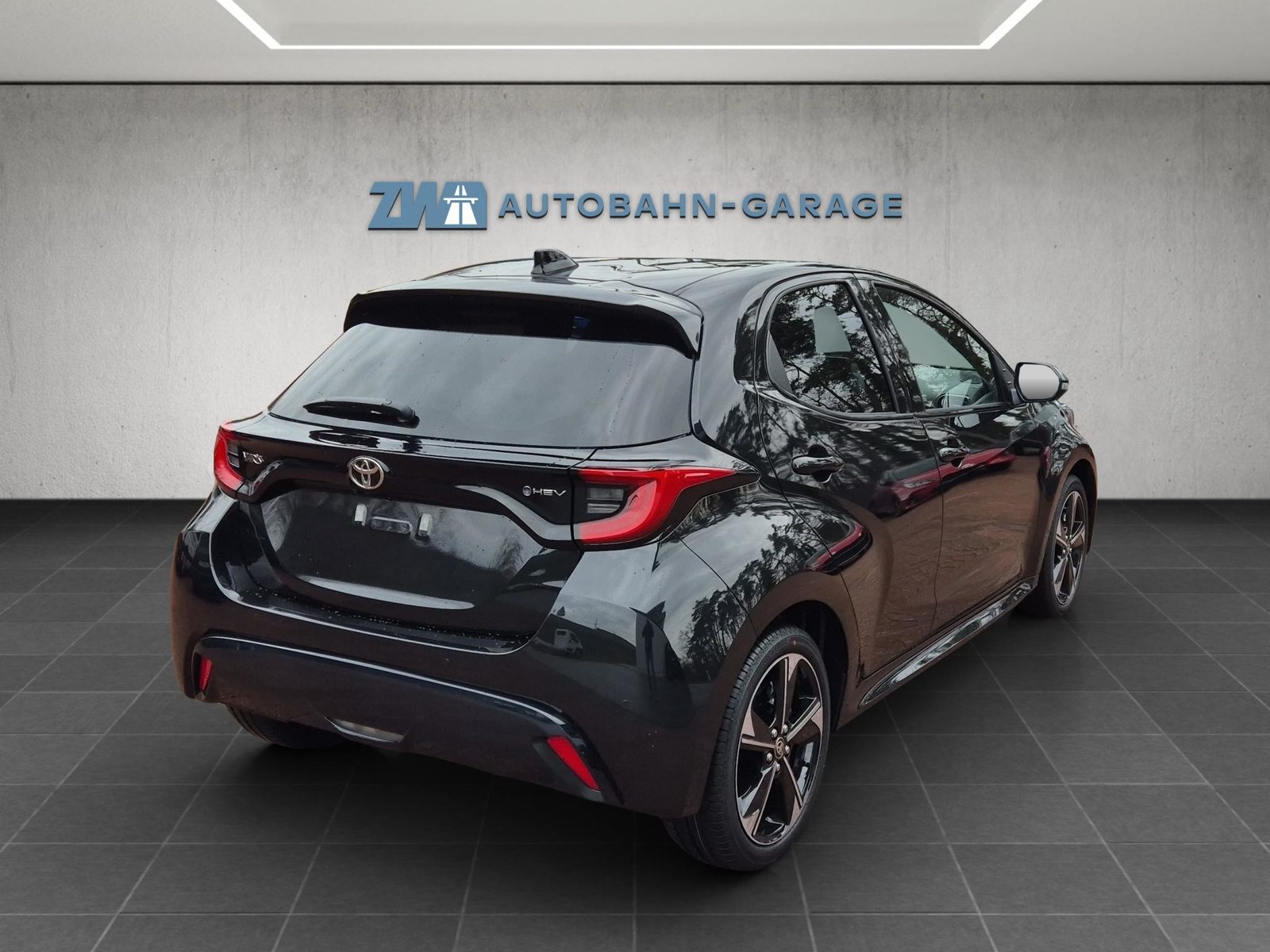 TOYOTA Yaris 1.5 VVT-i HSD Premium, Full-Hybrid Petrol/Electric, New car, Automatic - 5