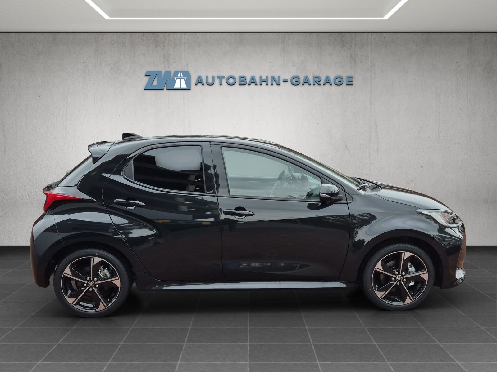 TOYOTA Yaris 1.5 VVT-i HSD Premium, Full-Hybrid Petrol/Electric, New car, Automatic - 6