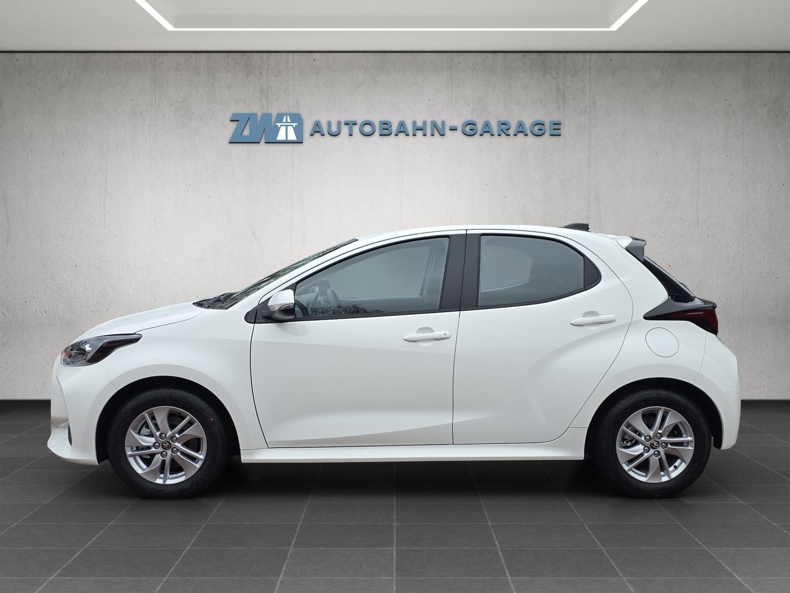 TOYOTA Yaris 1.5 VVT-i HSD Comfort, Hybride Integrale Benzina/Elettrica, Auto nuove, Automatico - 2