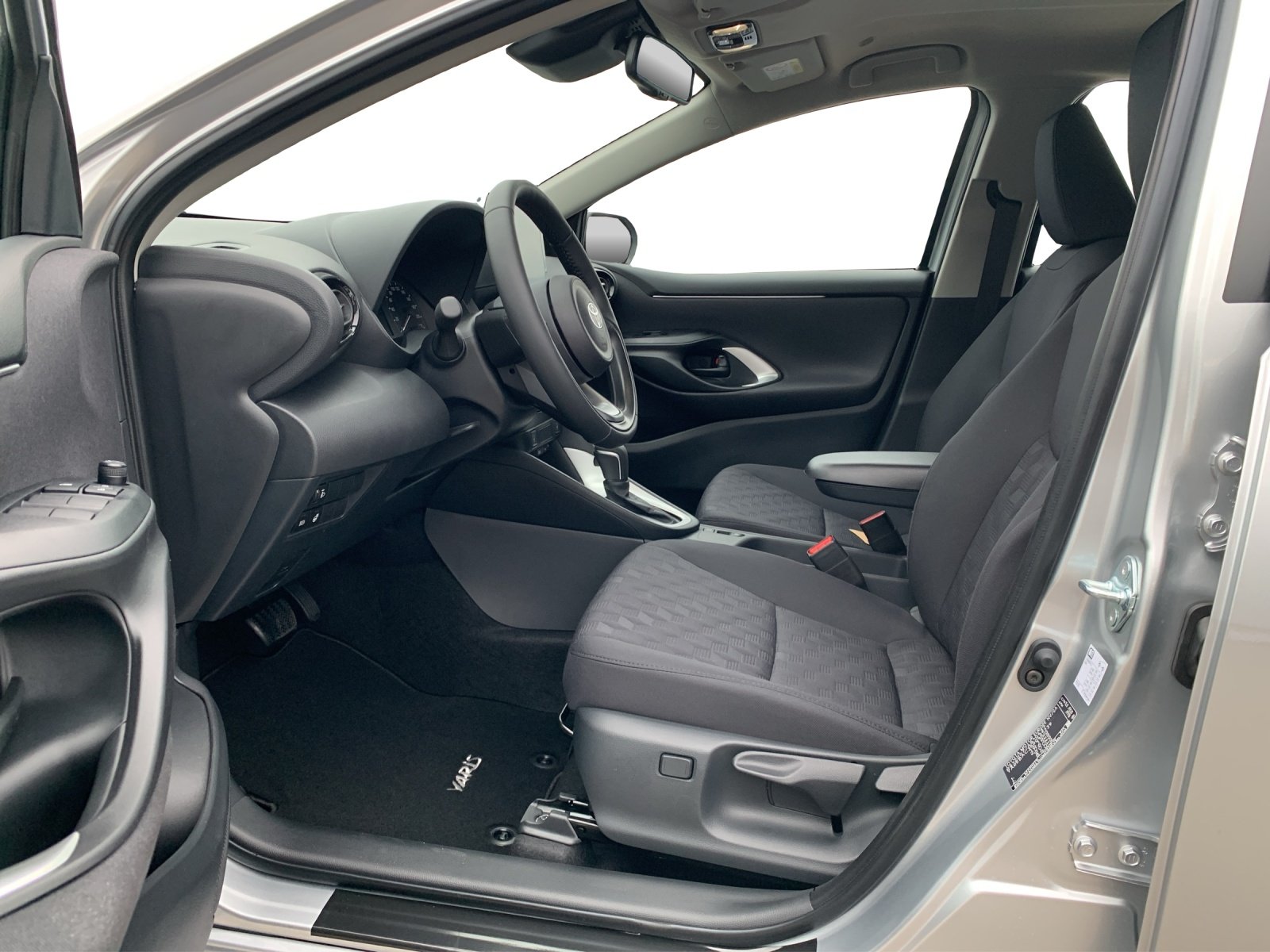 TOYOTA Yaris 1.5 VVT-i HSD Comfort, Full-Hybrid Petrol/Electric, New car, Automatic - 5