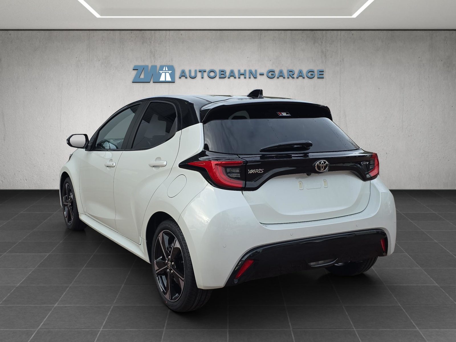 TOYOTA Yaris 1.5 VVT-i HSD Premium, Full-Hybrid Petrol/Electric, New car, Automatic - 3