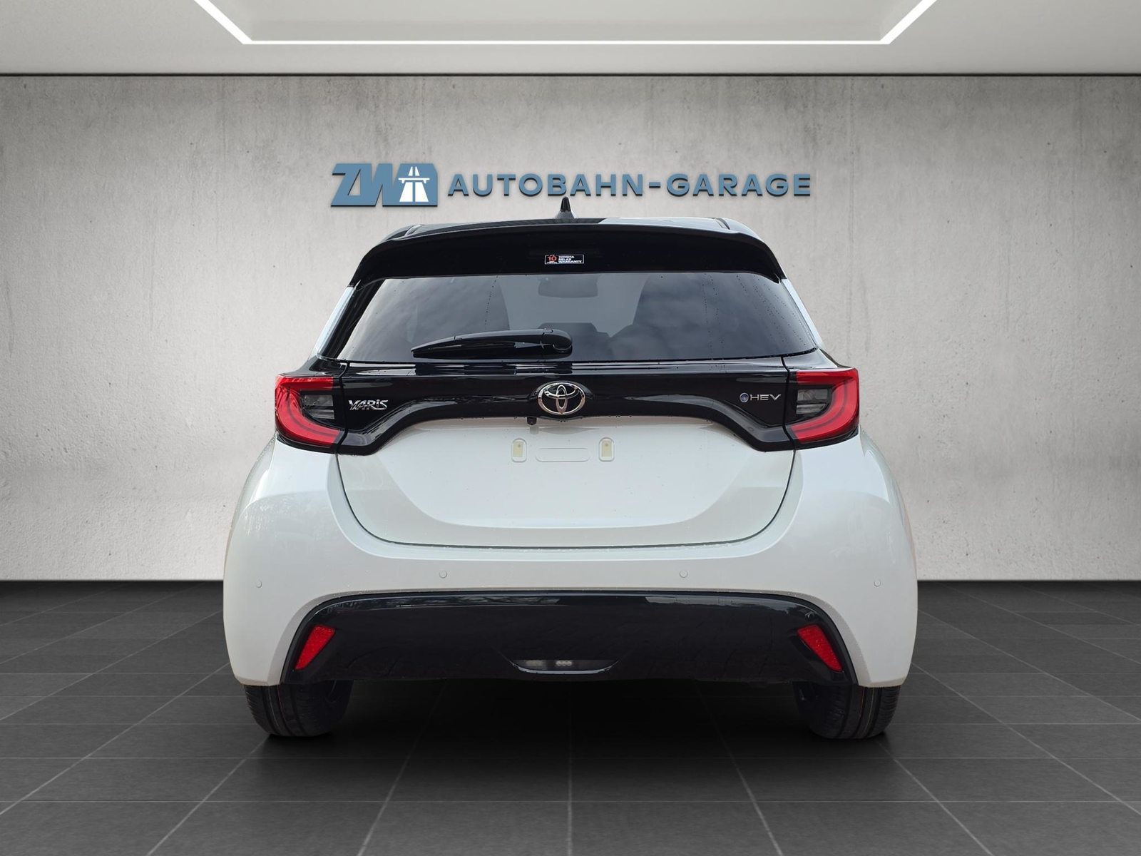 TOYOTA Yaris 1.5 VVT-i HSD Premium, Full-Hybrid Petrol/Electric, New car, Automatic - 4