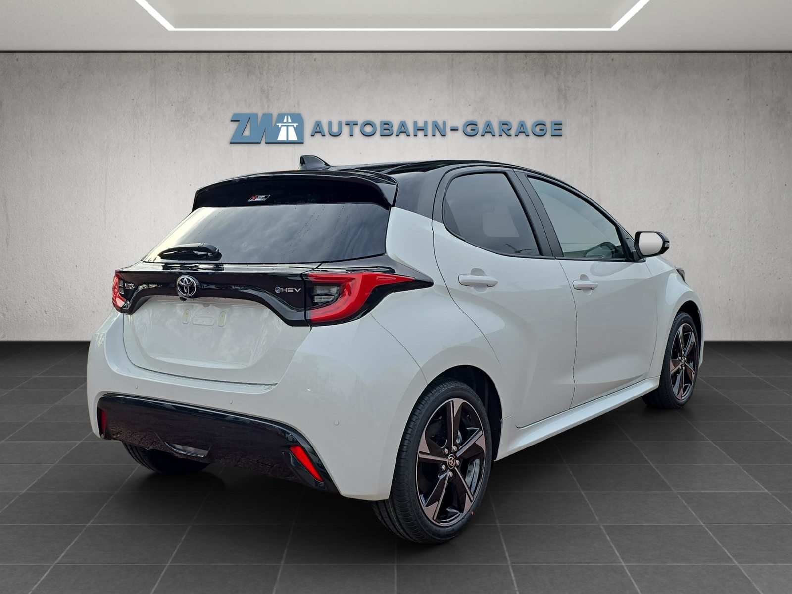TOYOTA Yaris 1.5 VVT-i HSD Premium, Full-Hybrid Petrol/Electric, New car, Automatic - 5