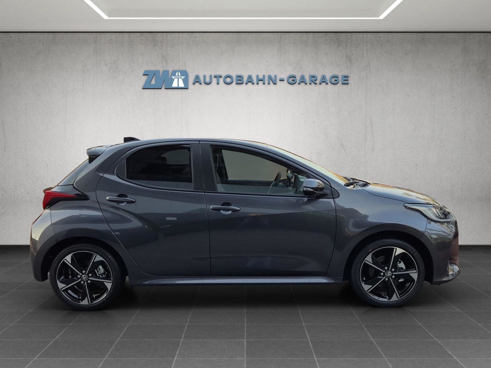 TOYOTA Yaris 1.5 VVT-i HSD Premium, Voll-Hybrid Benzin/Elektro, Neuwagen, Automatik - 6