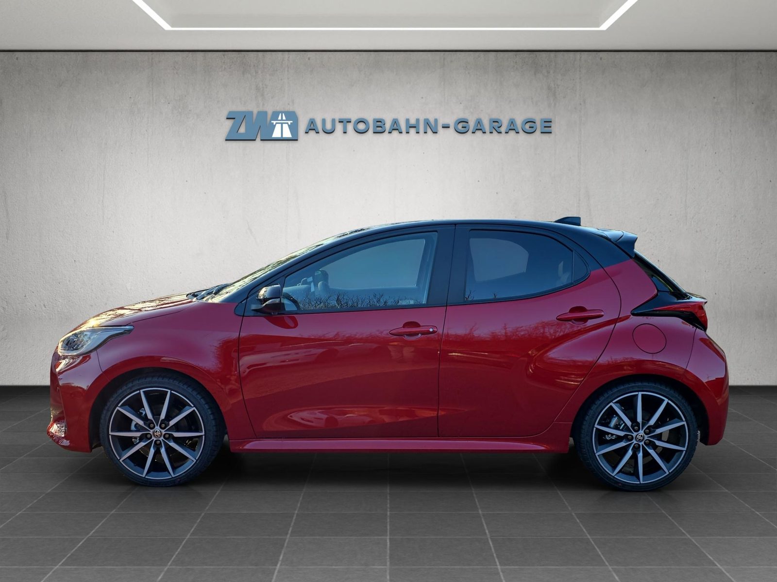 TOYOTA Yaris 1.5 VVT-i HSD GR Sport, Full-Hybrid Petrol/Electric, New car, Automatic - 2