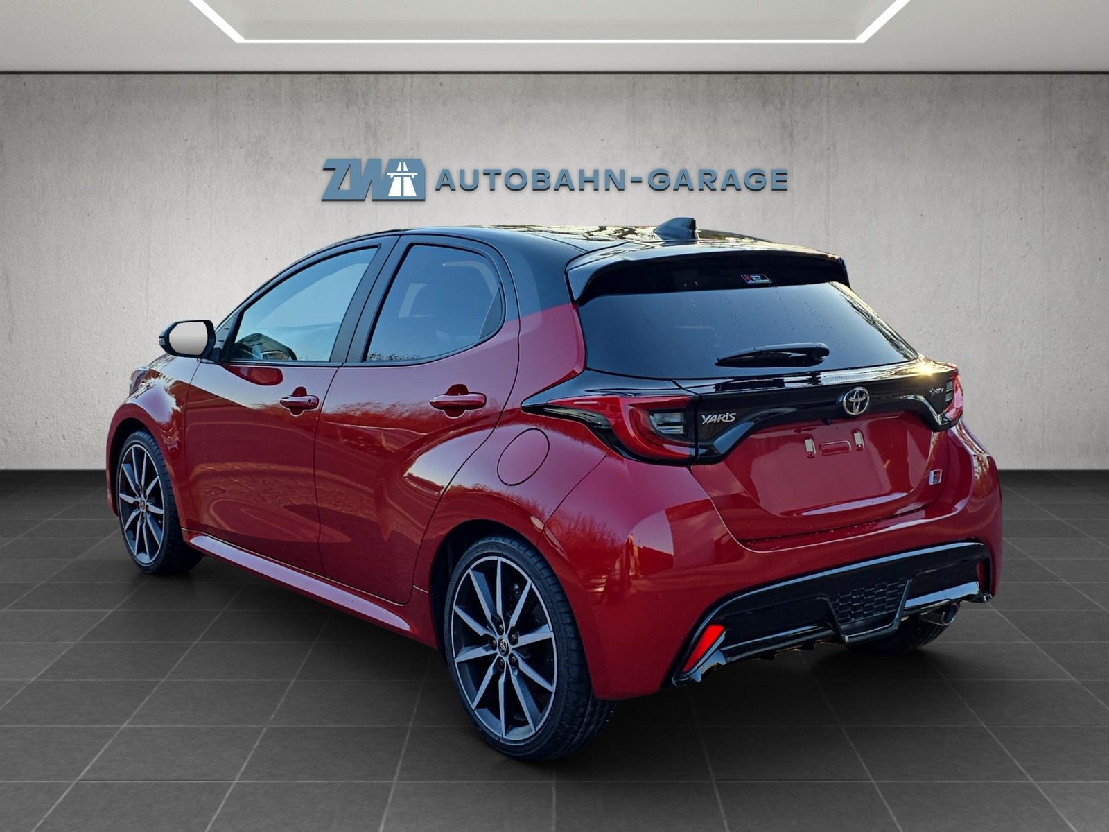 TOYOTA Yaris 1.5 VVT-i HSD GR Sport, Full-Hybrid Petrol/Electric, New car, Automatic - 3