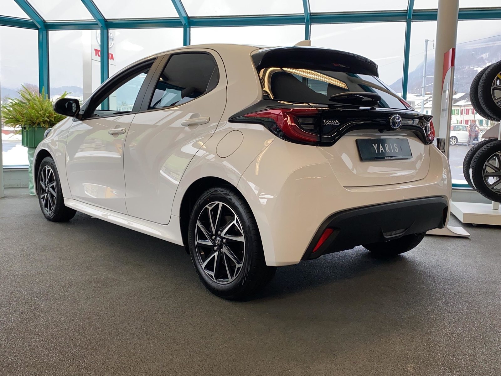 TOYOTA Yaris 1.5 VVT-i HSD Trend, Hybride Integrale Benzina/Elettrica, Auto nuove, Automatico - 3