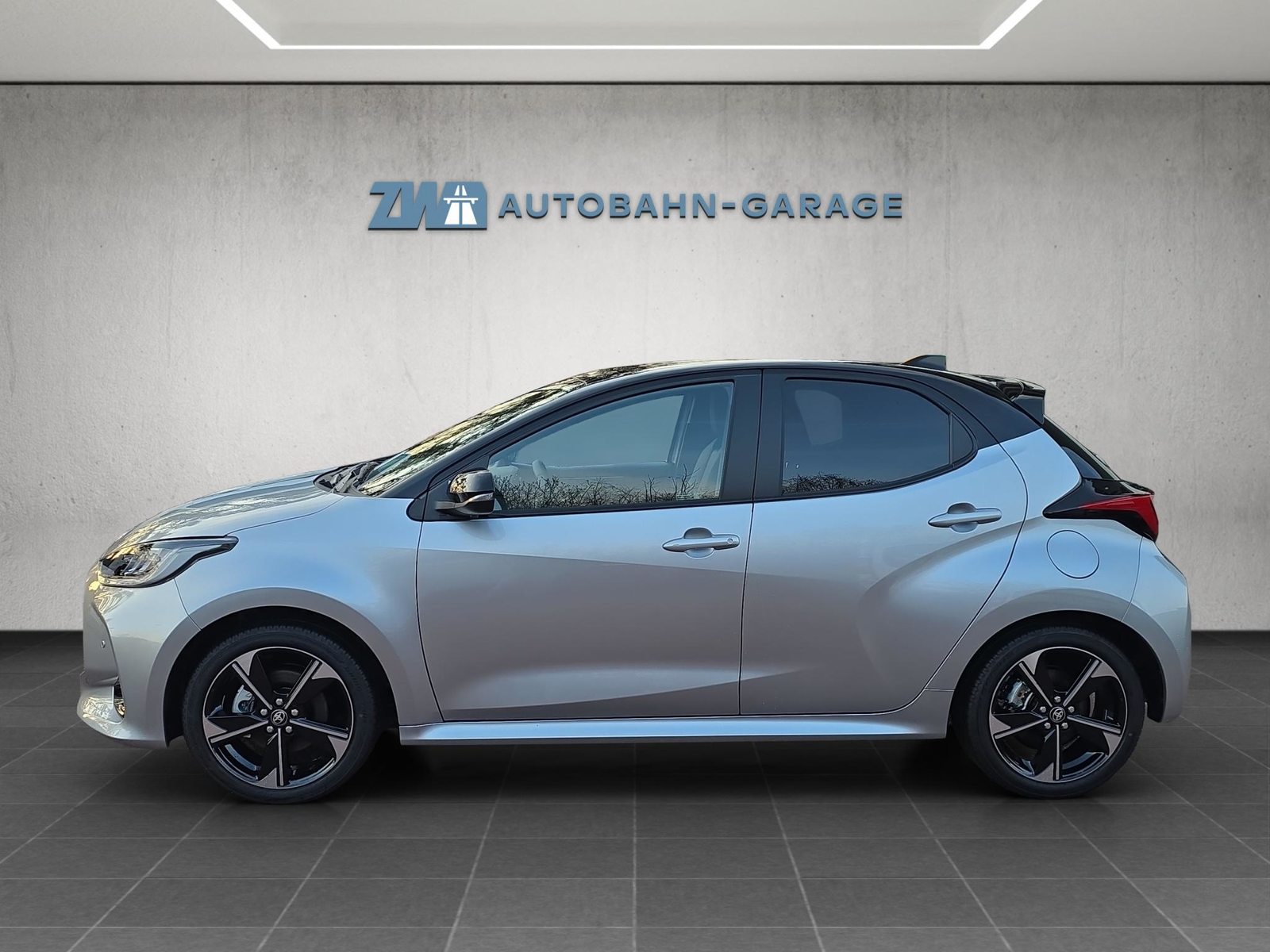 TOYOTA Yaris 1.5 VVT-i HSD Premium, Voll-Hybrid Benzin/Elektro, Neuwagen, Automatik - 2