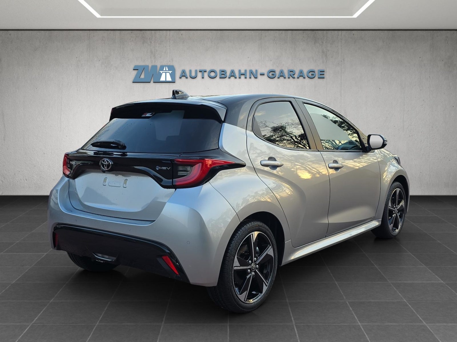 TOYOTA Yaris 1.5 VVT-i HSD Premium, Voll-Hybrid Benzin/Elektro, Neuwagen, Automatik - 5