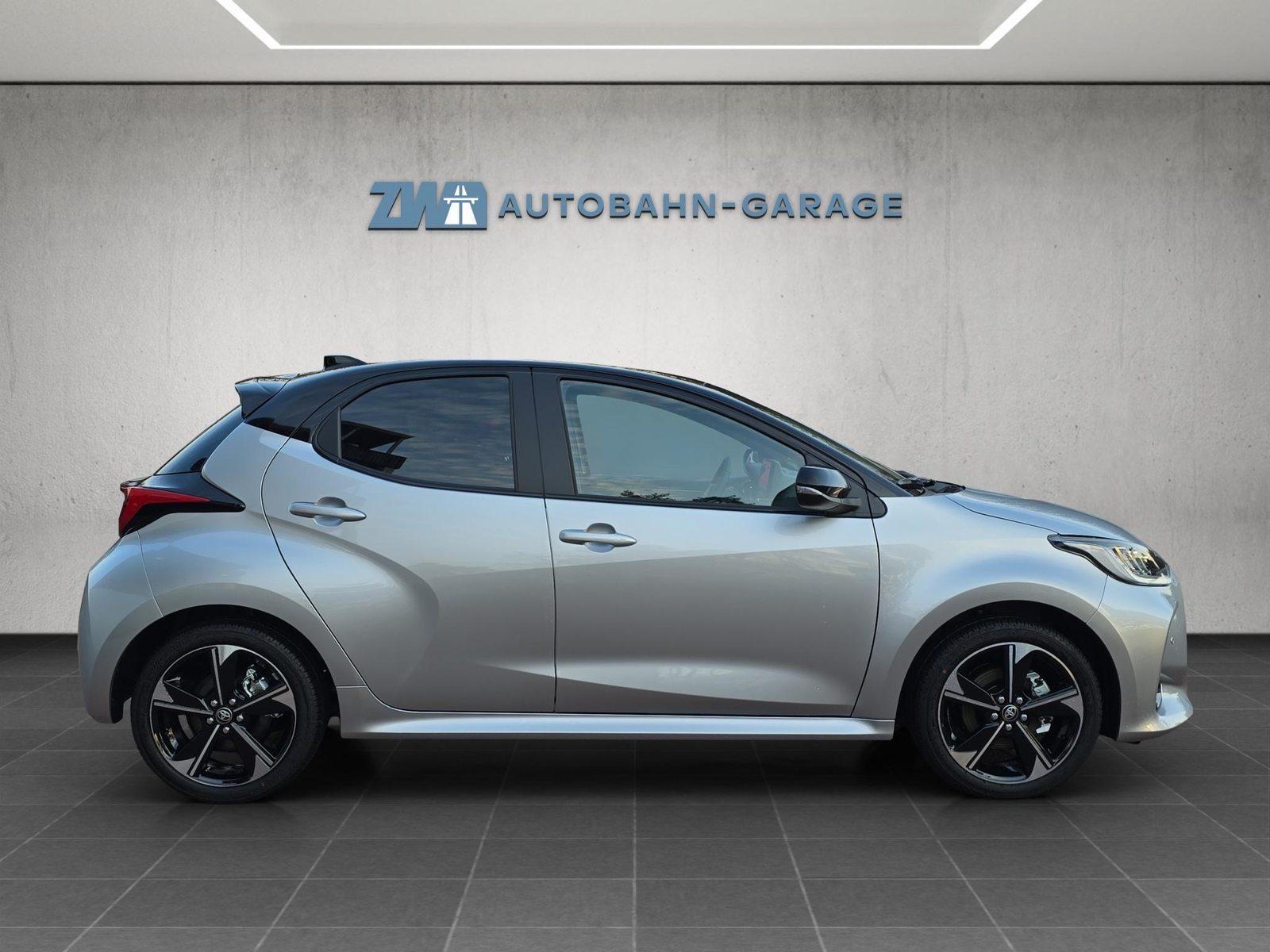 TOYOTA Yaris 1.5 VVT-i HSD Premium, Voll-Hybrid Benzin/Elektro, Neuwagen, Automatik - 6