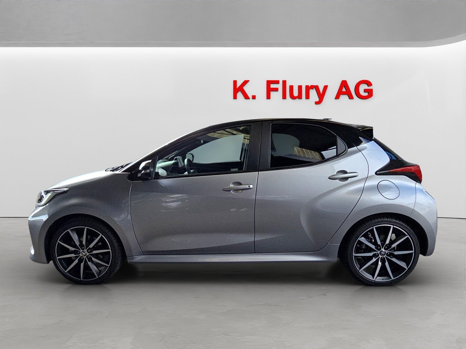 TOYOTA Yaris 1.5 VVT-i HSD GR Sport, Full-Hybrid Petrol/Electric, New car, Automatic - 2