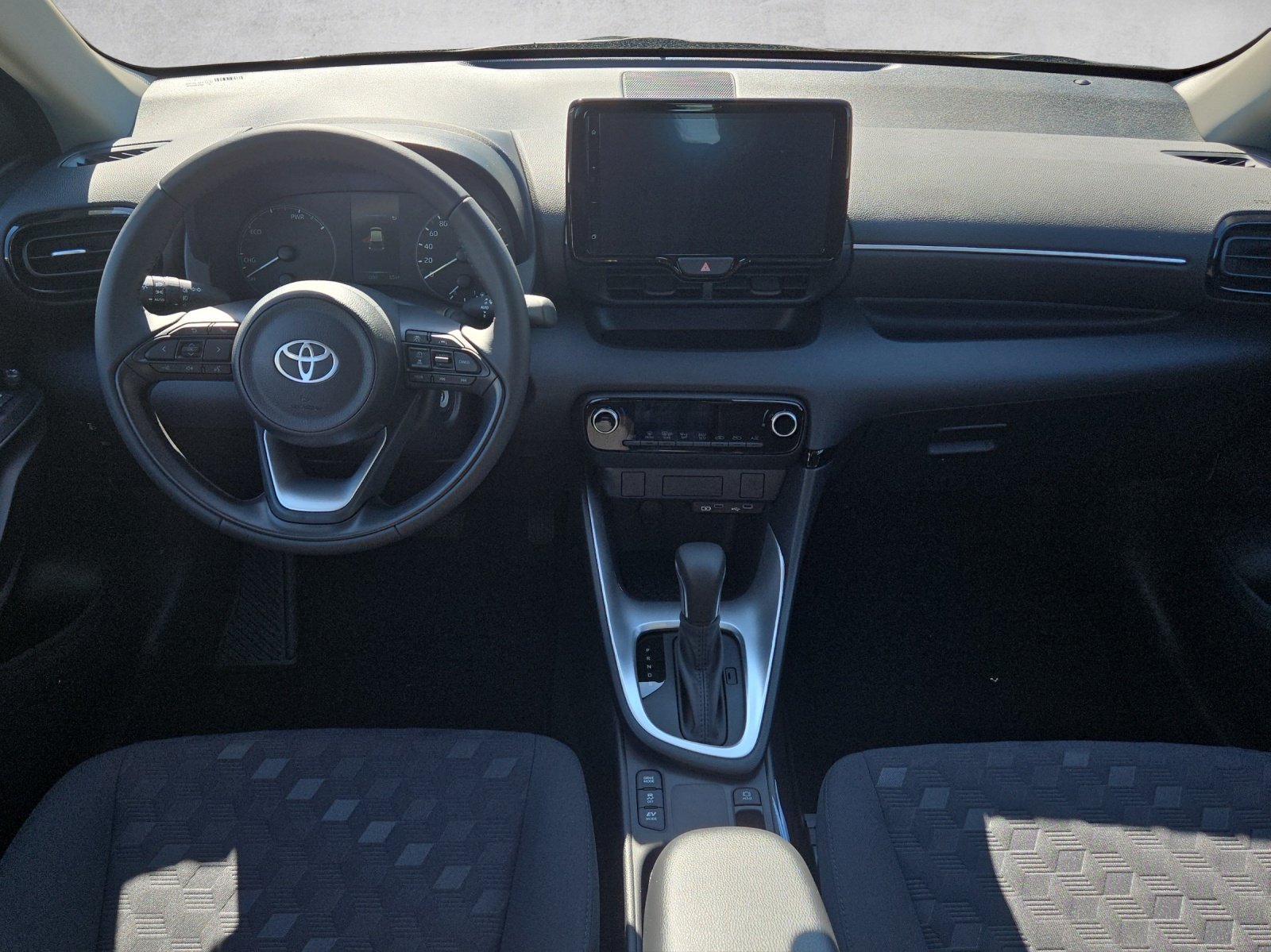 TOYOTA Yaris 1.5 VVT-i HSD Comfort, Petrol, New car, Automatic - 4