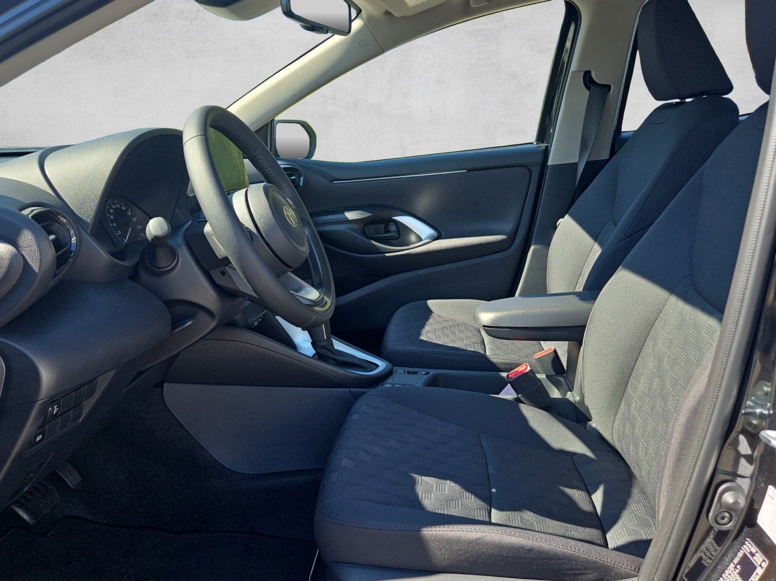 TOYOTA Yaris 1.5 VVT-i HSD Comfort, Petrol, New car, Automatic - 5