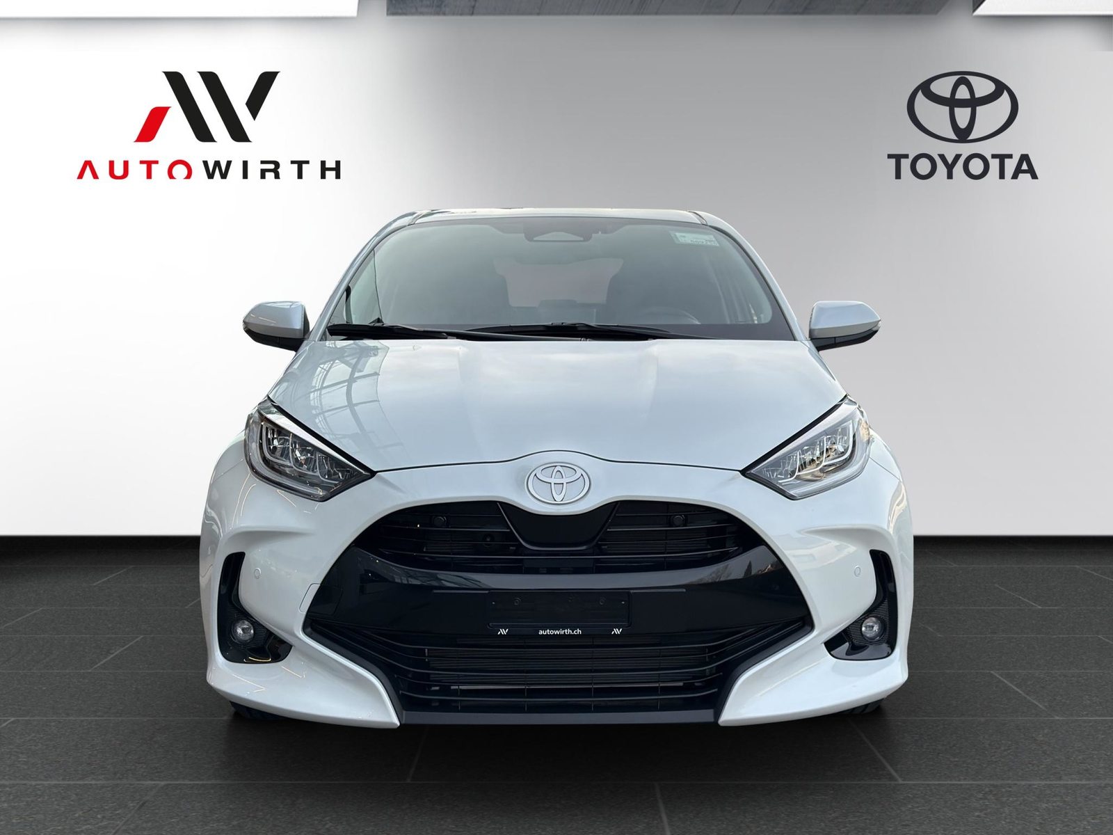 TOYOTA Yaris 1.5 VVT-i HSD Trend, Full-Hybrid Petrol/Electric, New car, Automatic - 2