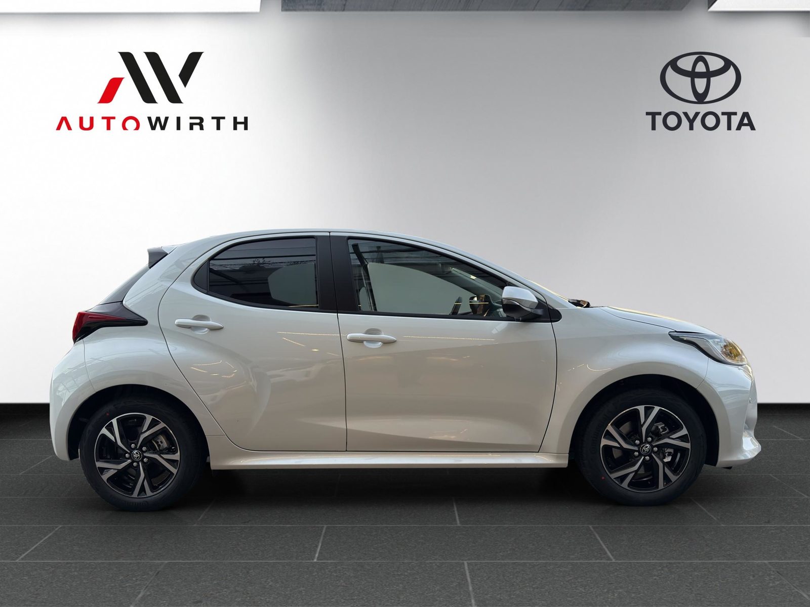 TOYOTA Yaris 1.5 VVT-i HSD Trend, Full-Hybrid Petrol/Electric, New car, Automatic - 4