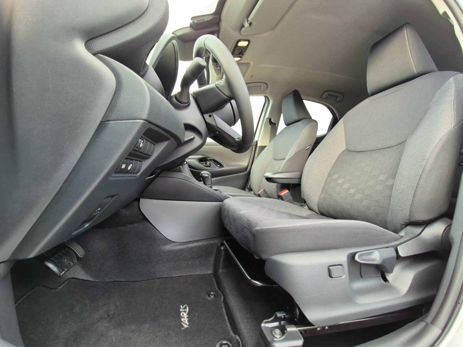 TOYOTA Yaris 1.5 VVT-i HSD Trend, Hybride Integrale Benzina/Elettrica, Auto nuove, Automatico - 5