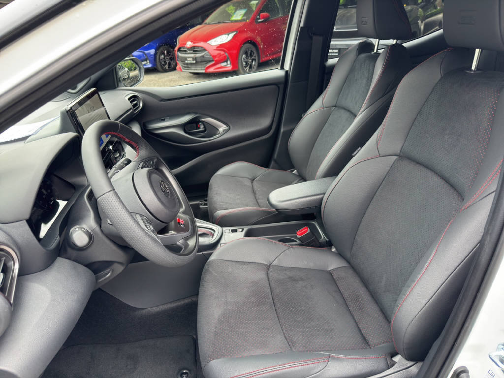 TOYOTA Yaris 1.5 VVT-i HSD GR Sport, Hybride Integrale Benzina/Elettrica, Auto nuove, Automatico - 5