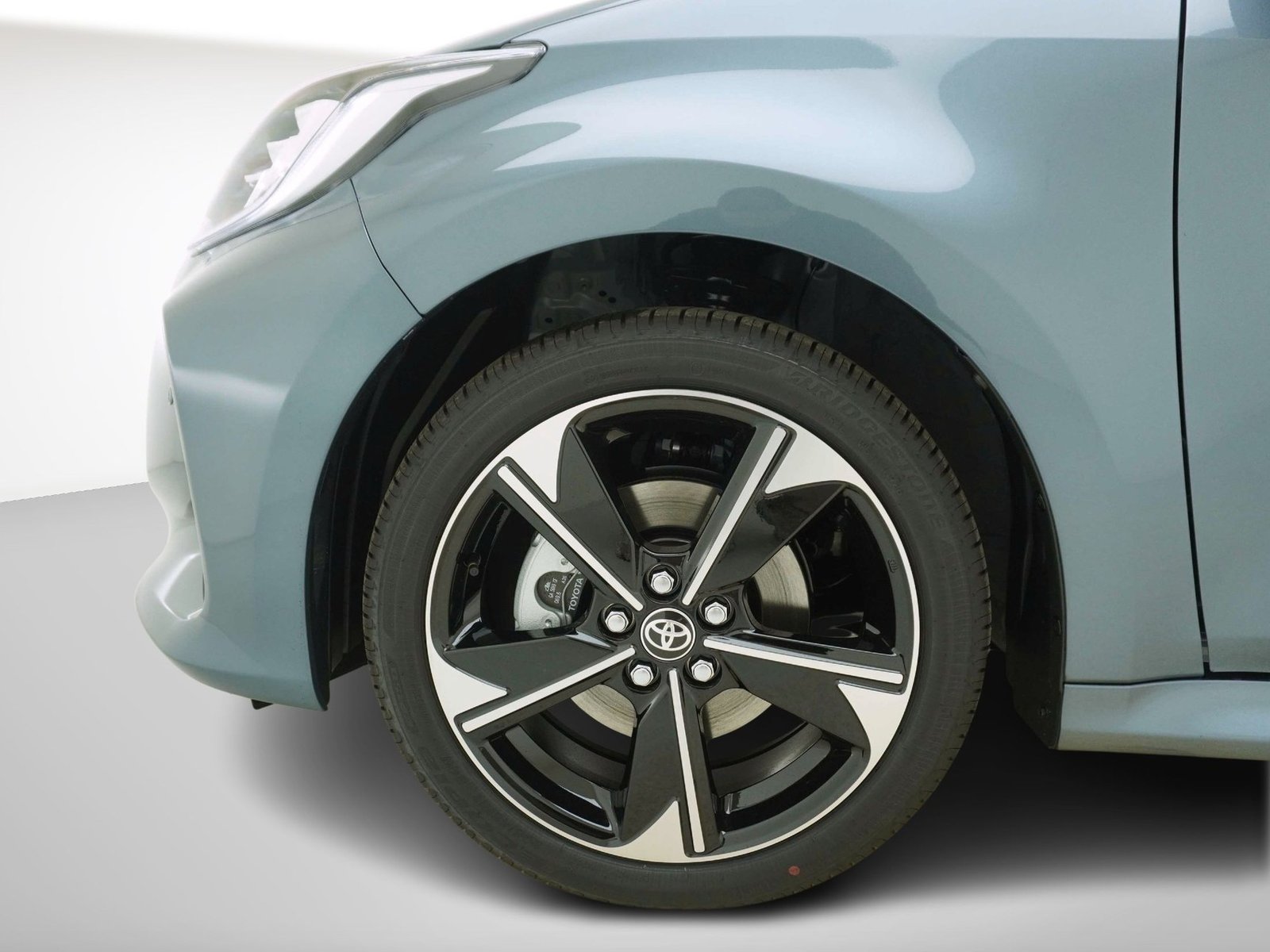 TOYOTA Yaris 1.5 VVT-i HSD Premium Panorama-Glasdach, Full-Hybrid Petrol/Electric, New car, Automatic - 6