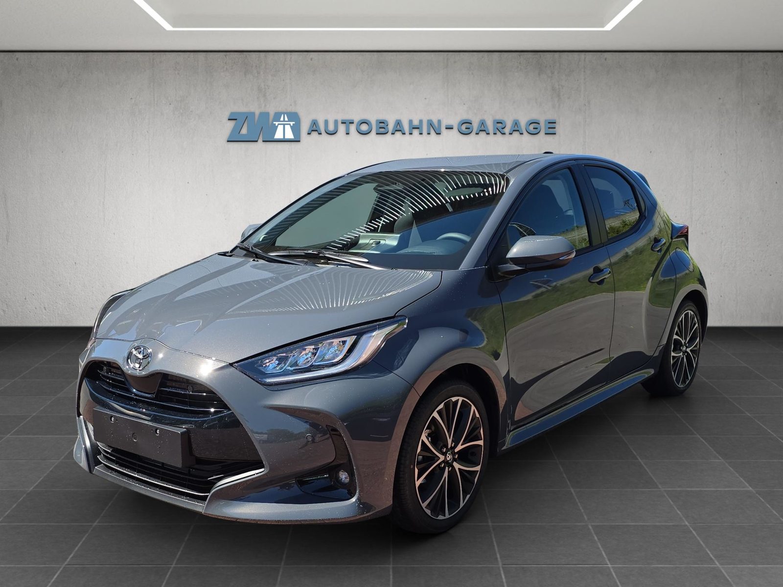 TOYOTA Yaris 1.5 VVT-i HSD Trend