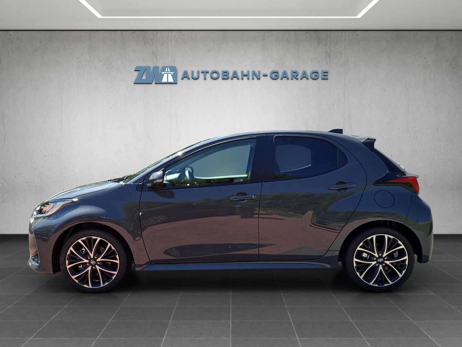TOYOTA Yaris 1.5 VVT-i HSD Trend, Full-Hybrid Petrol/Electric, New car, Automatic - 2