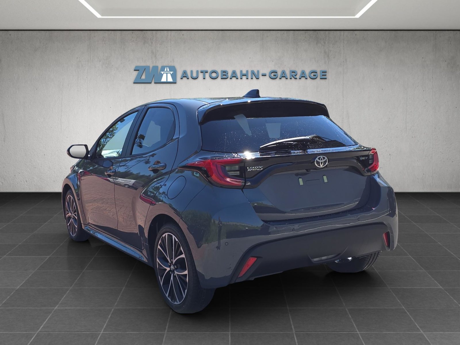 TOYOTA Yaris 1.5 VVT-i HSD Trend, Full-Hybrid Petrol/Electric, New car, Automatic - 3