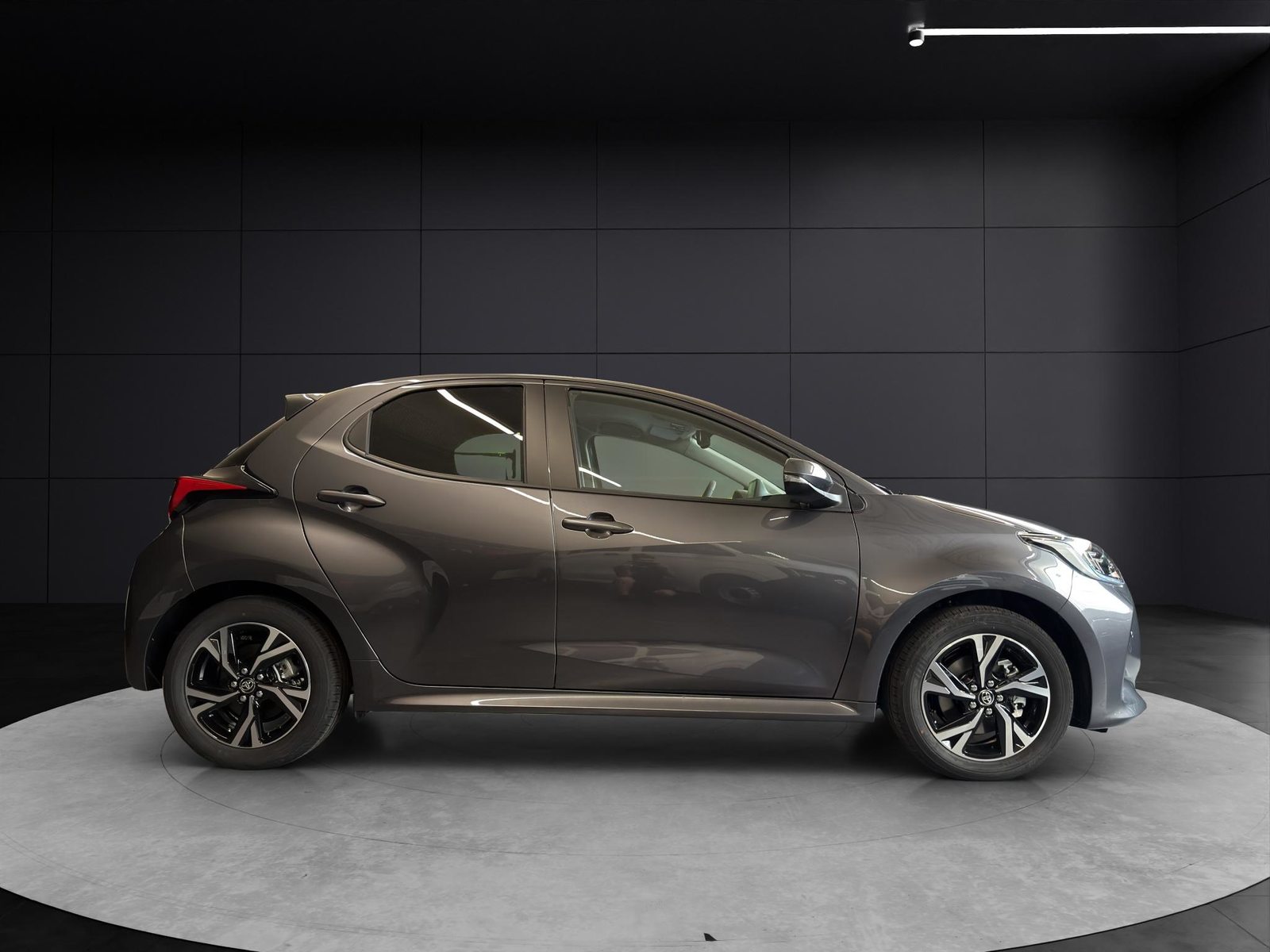 TOYOTA Yaris 1.5 VVT-i HSD Trend, Full-Hybrid Petrol/Electric, New car, Automatic - 6