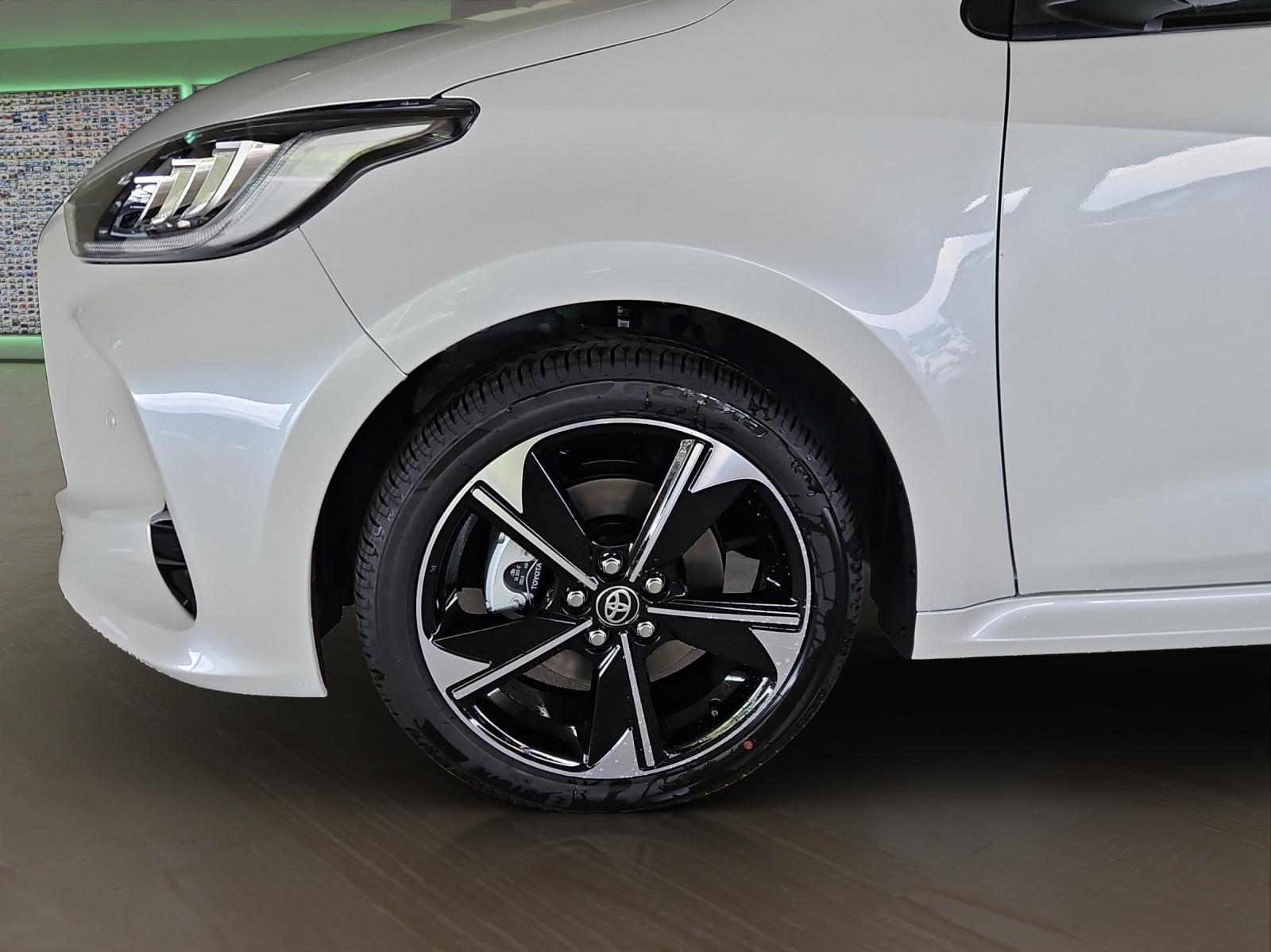 TOYOTA Yaris 1.5 VVT-i HSD Premium, Voll-Hybrid Benzin/Elektro, Neuwagen, Automatik - 6
