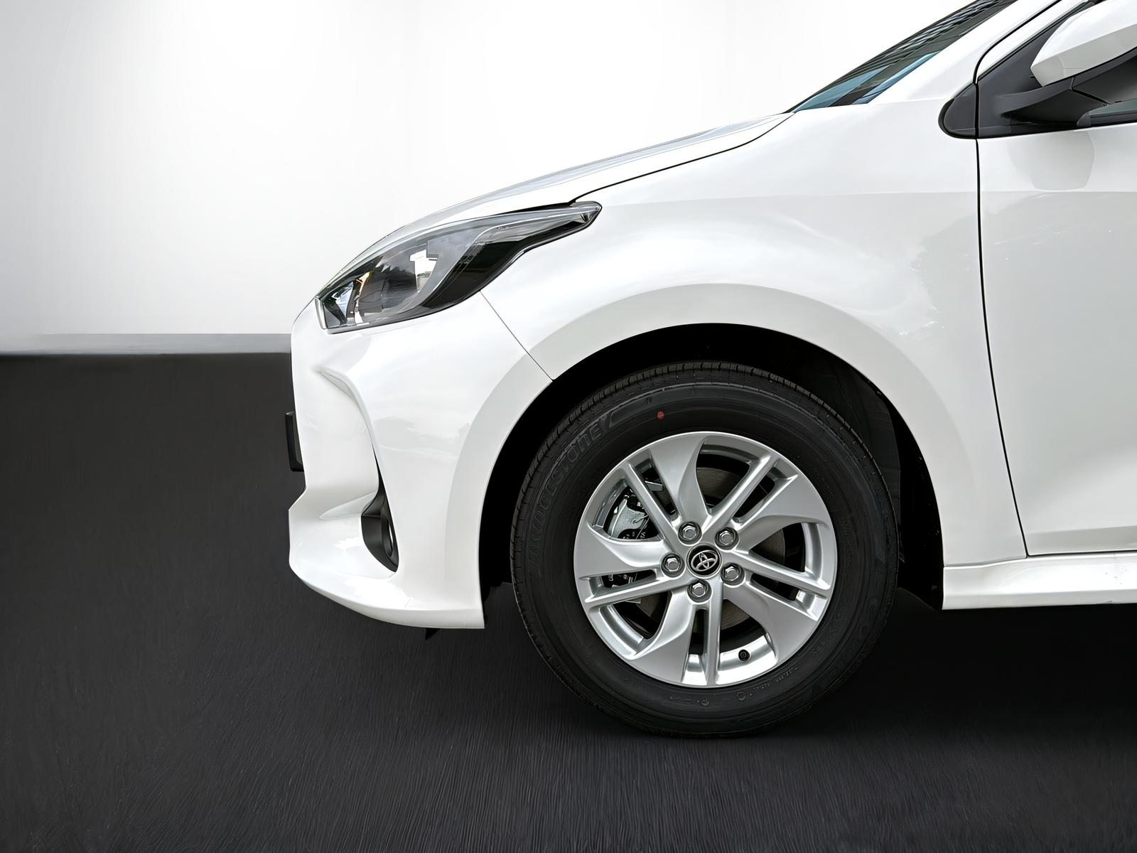 TOYOTA Yaris 1.5 VVT-i HSD Comfort, Voll-Hybrid Benzin/Elektro, Neuwagen, Automatik - 4