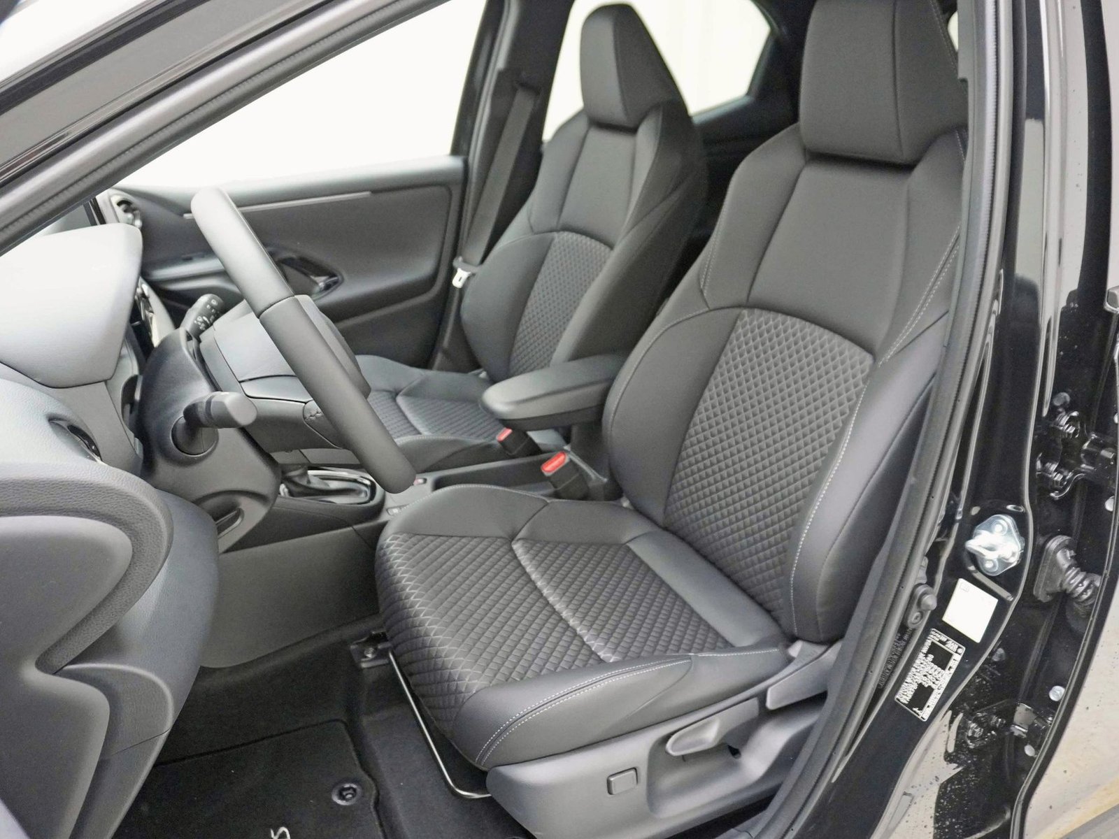 TOYOTA Yaris 1.5 VVT-i HSD Premium, Voll-Hybrid Benzin/Elektro, Neuwagen, Automatik - 7
