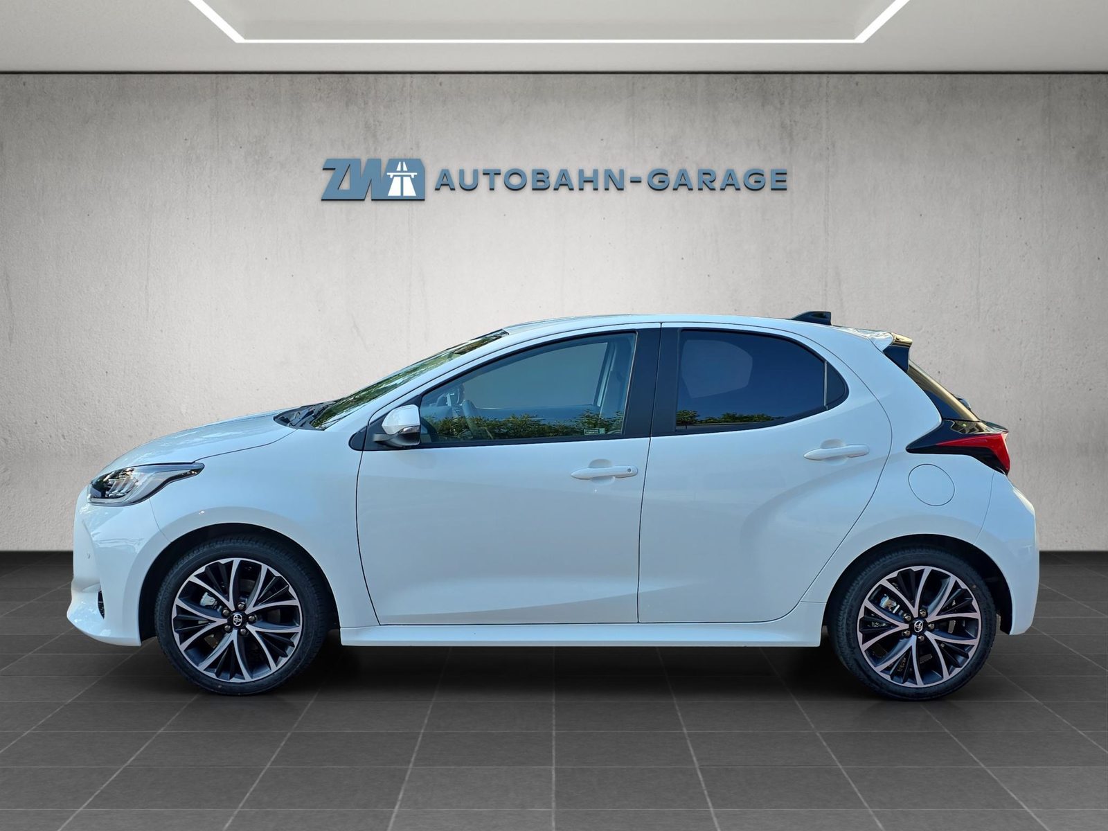 TOYOTA Yaris 1.5 VVT-i HSD Trend, Hybride Integrale Benzina/Elettrica, Auto nuove, Automatico - 2