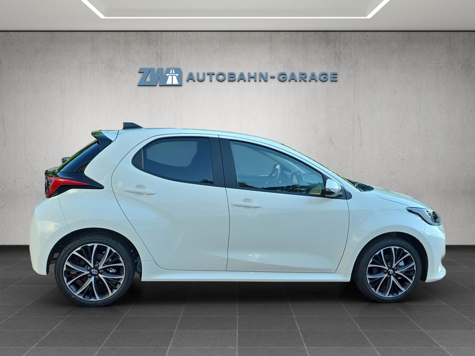 TOYOTA Yaris 1.5 VVT-i HSD Trend, Hybride Integrale Benzina/Elettrica, Auto nuove, Automatico - 6