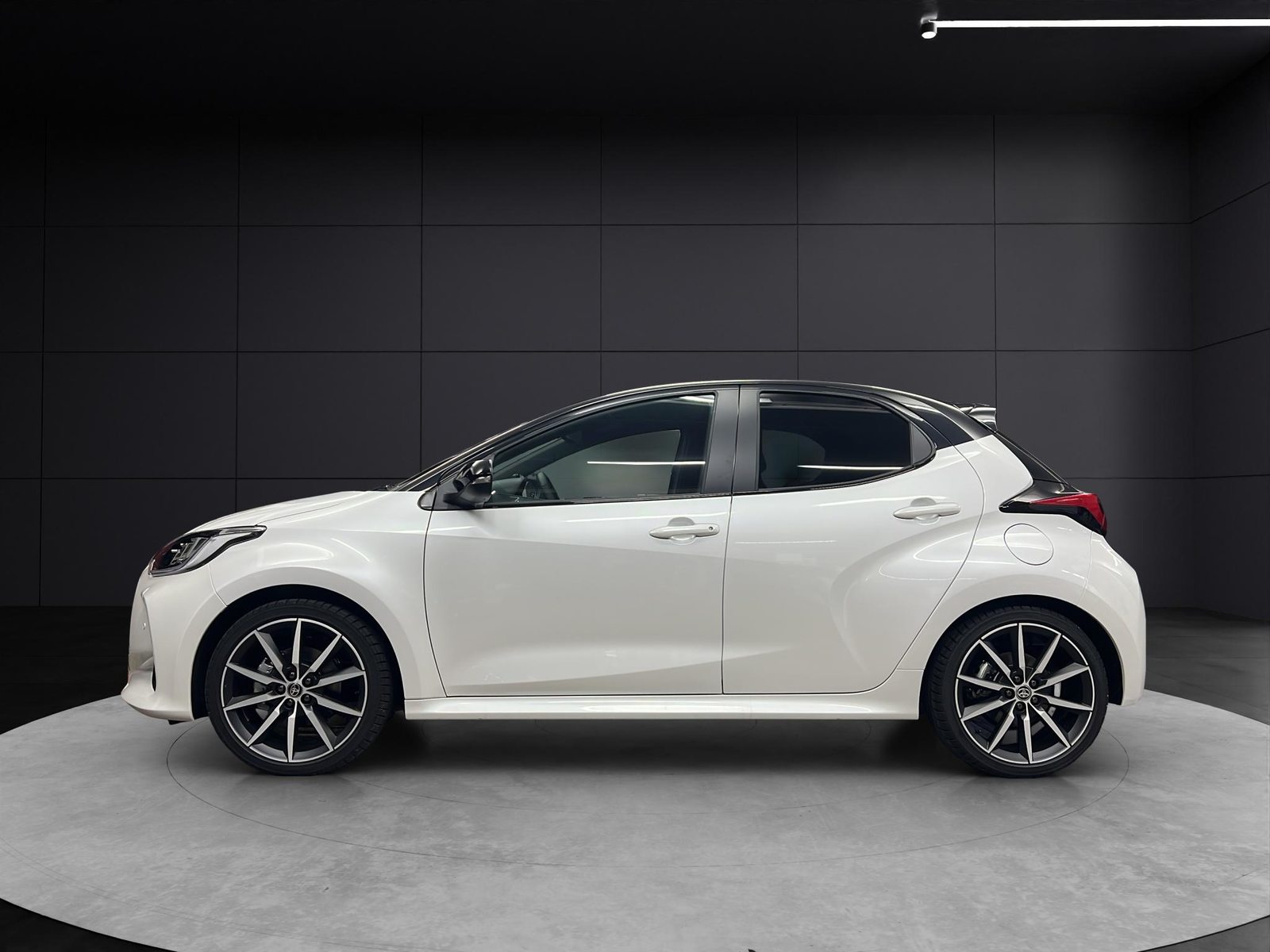 TOYOTA Yaris 1.5 VVT-i HSD GR Sport, Hybride Integrale Benzina/Elettrica, Auto nuove, Automatico - 2