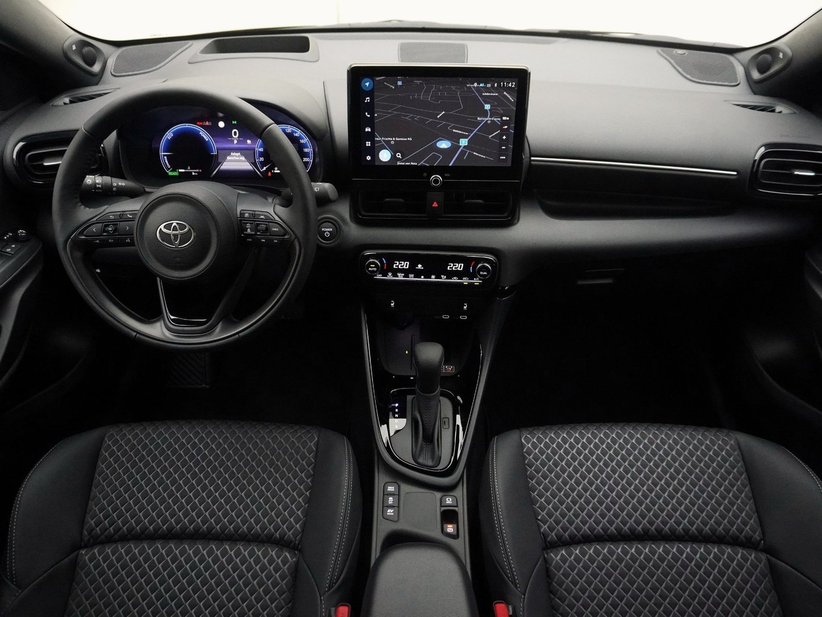 TOYOTA Yaris 1.5 VVT-i HSD Premium ** Panorama-Glasdach **, Voll-Hybrid Benzin/Elektro, Neuwagen, Automatik - 7