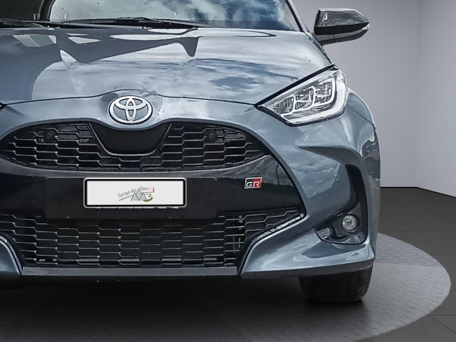 TOYOTA Yaris 1.5 VVT-i HSD GR Sport, Full-Hybrid Petrol/Electric, New car, Automatic - 2
