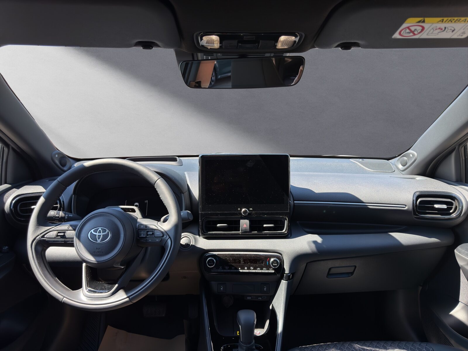 TOYOTA Yaris 1.5 VVT-i HSD Premium, Hybride Intégral Essence/Électricité, Voiture nouvelle, Automatique - 4