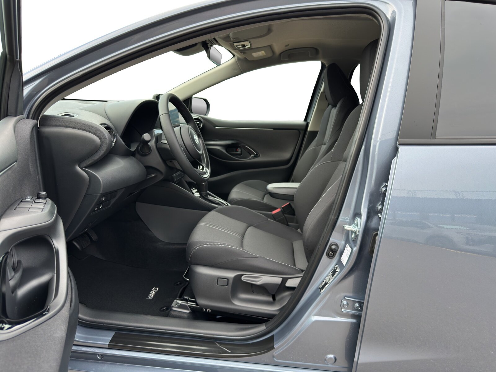 TOYOTA Yaris 1.5 VVT-i HSD Trend, Full-Hybrid Petrol/Electric, New car, Automatic - 5