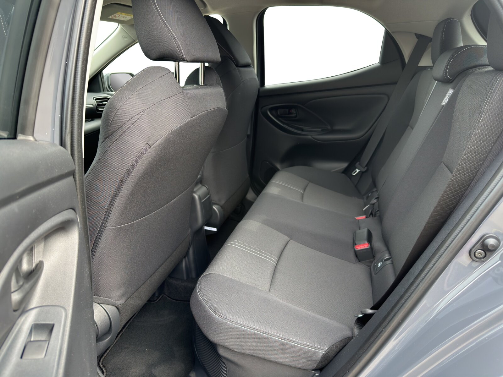 TOYOTA Yaris 1.5 VVT-i HSD Trend, Hybride Intégral Essence/Électricité, Voiture nouvelle, Automatique - 7
