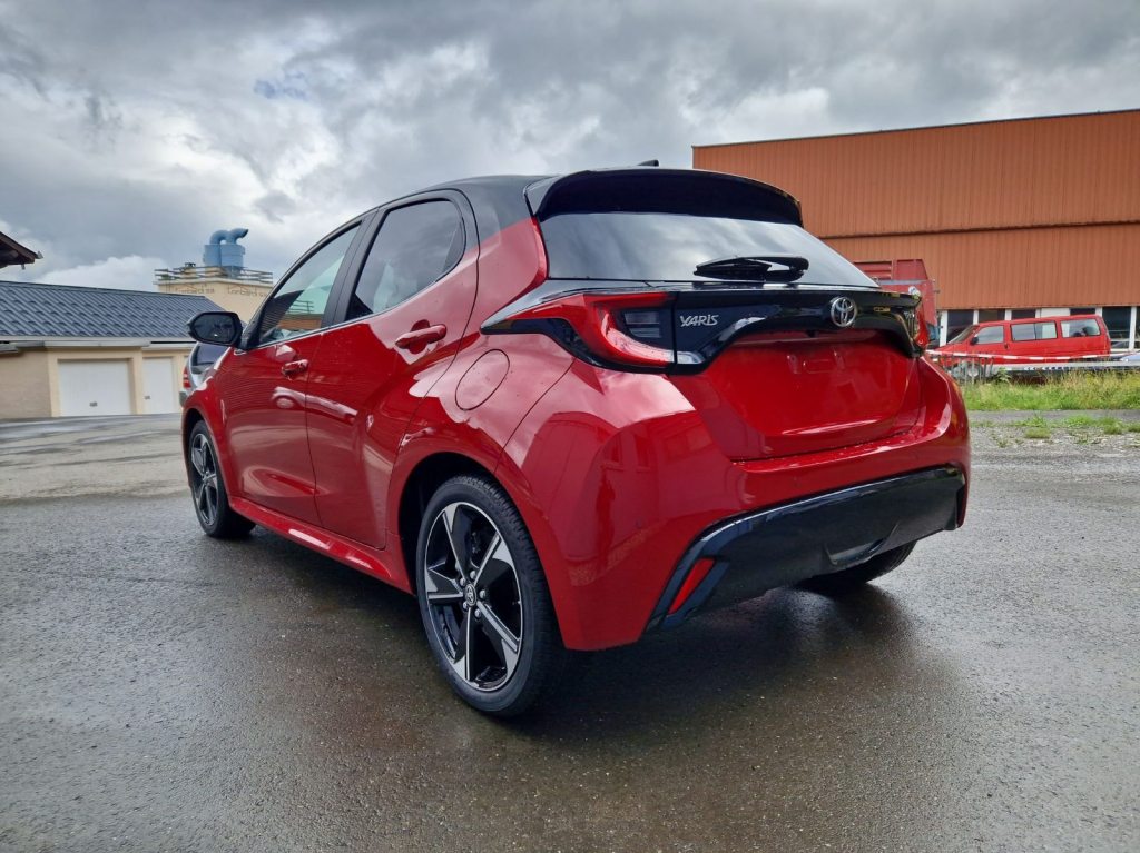 TOYOTA YARIS 1.5 VVT-i HSD Premium, Voll-Hybrid Benzin/Elektro, Neuwagen, Automatik - 3