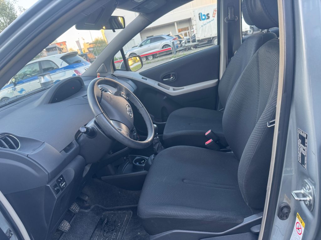 TOYOTA YARIS 1.33 VVT-i Look1, Benzin, Occasion / Gebraucht, Handschaltung - 7
