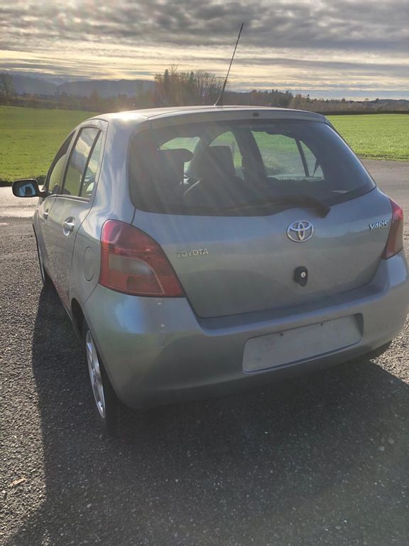 TOYOTA YARIS 1.3 16V Linea Luna MM, Essence, Occasion / Utilisé, Automatique - 4