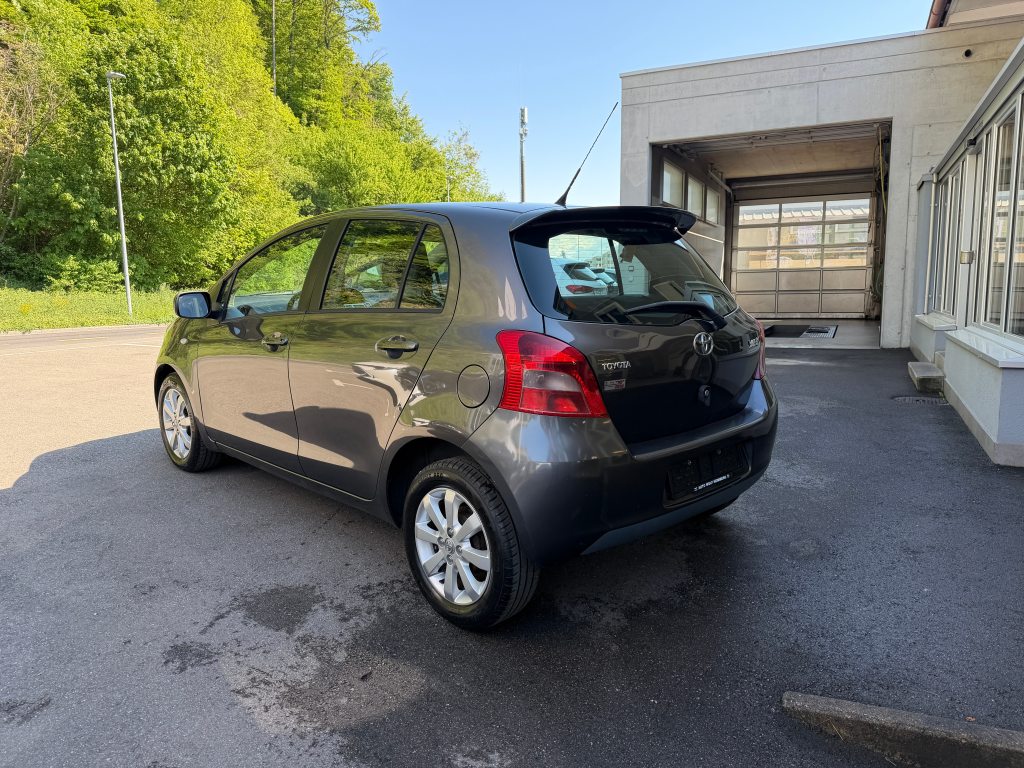 TOYOTA YARIS 1.3 16V Chic, Essence, Occasion / Utilisé, Manuelle - 3